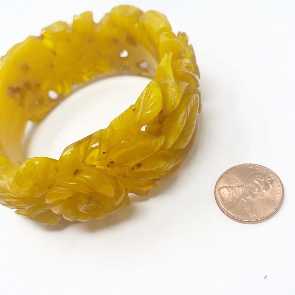 620 Vintage Bakelite Translucent Butterscotch Hea… - image 3